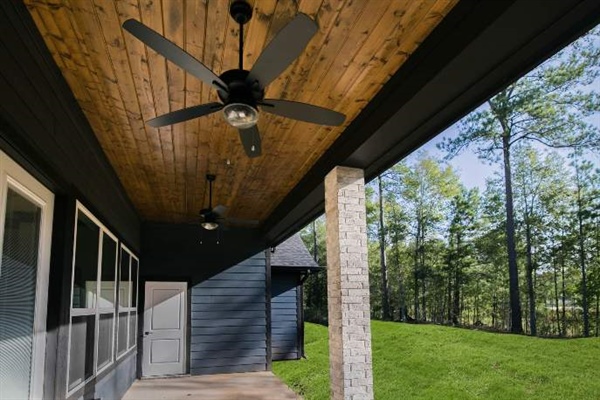 Outdoor Living Spaces: Making the Most of Your East Texas' New Home's Yard